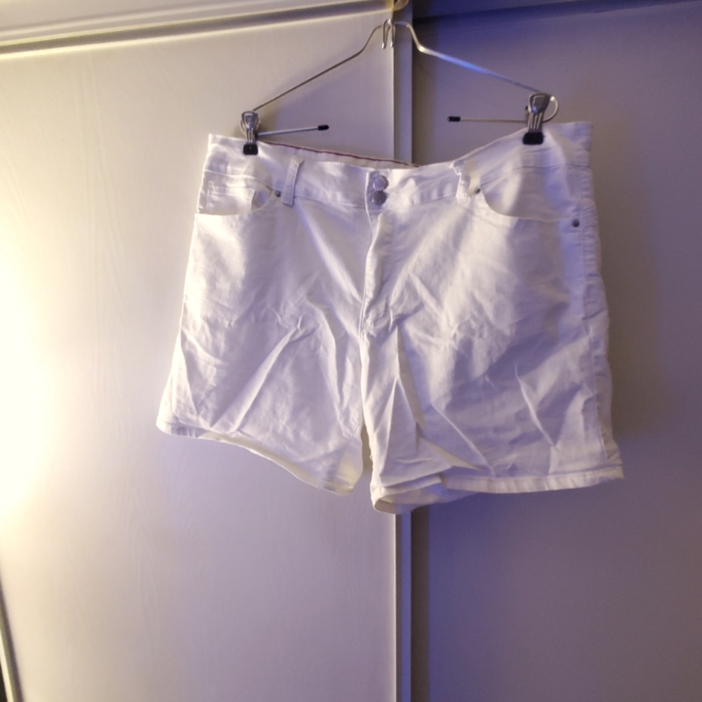 White Jean @horts by vip jeans size 20